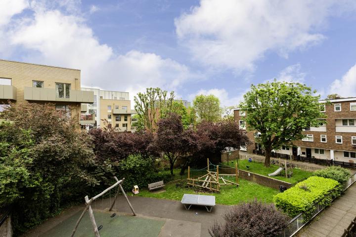 			NEW INSTRUCTION!, 4 Bedroom, 1 bath, 1 reception Flat			 Hilldrop Road, Tufnell Park